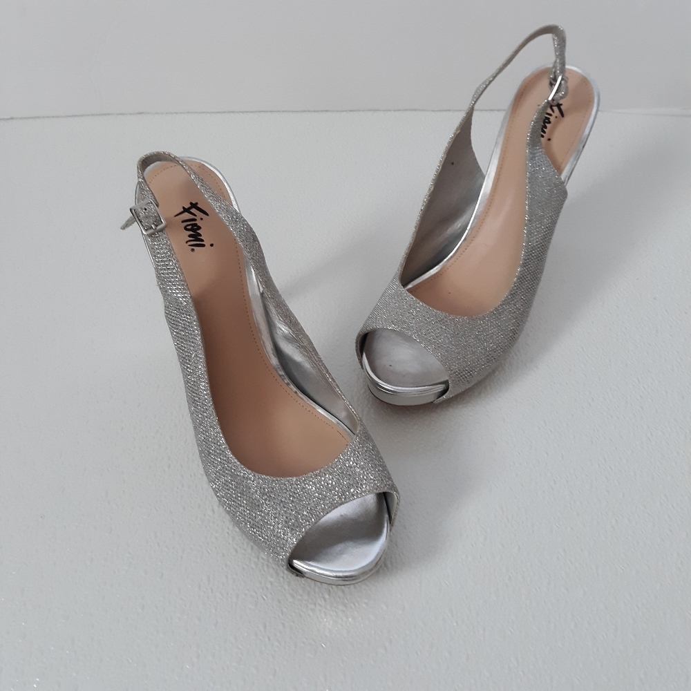 FIONI Metallic Silver Open Toe Stilleto Size 9.5